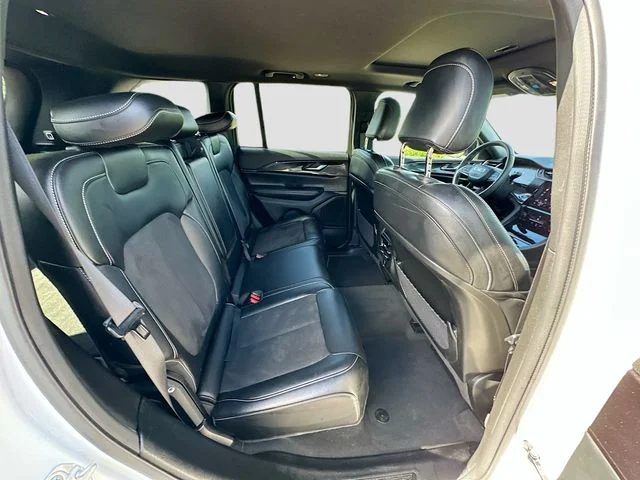 Used 2023 White/off-white Jeep Altitude X image 27