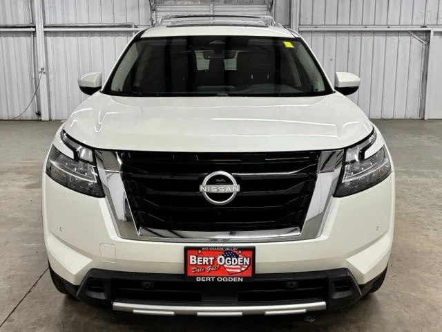Used 2024 White Nissan SL image 3