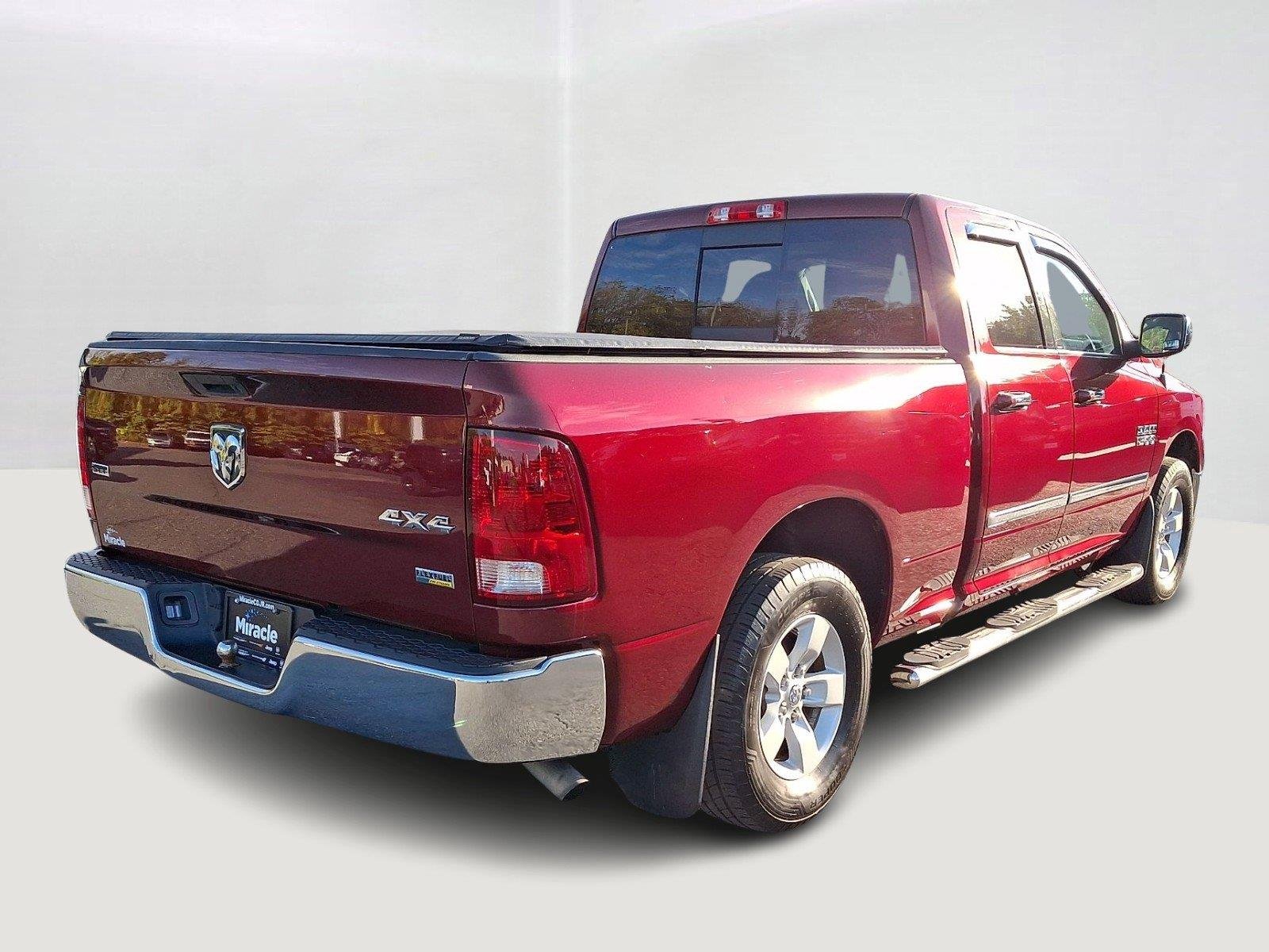 Used 2017 Delmonico Red Pearlcoat Ram SLT image 6