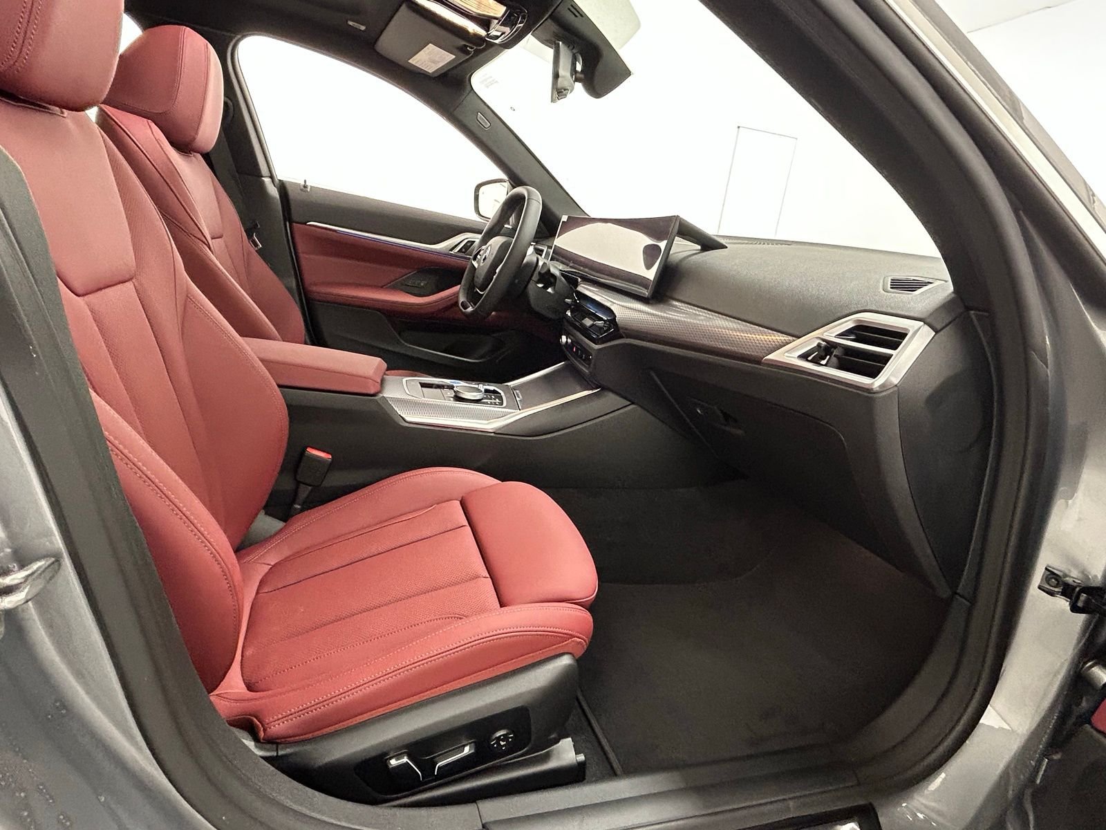 New 2026 Skyscraper Grey Metallic BMW xDrive40 image 72
