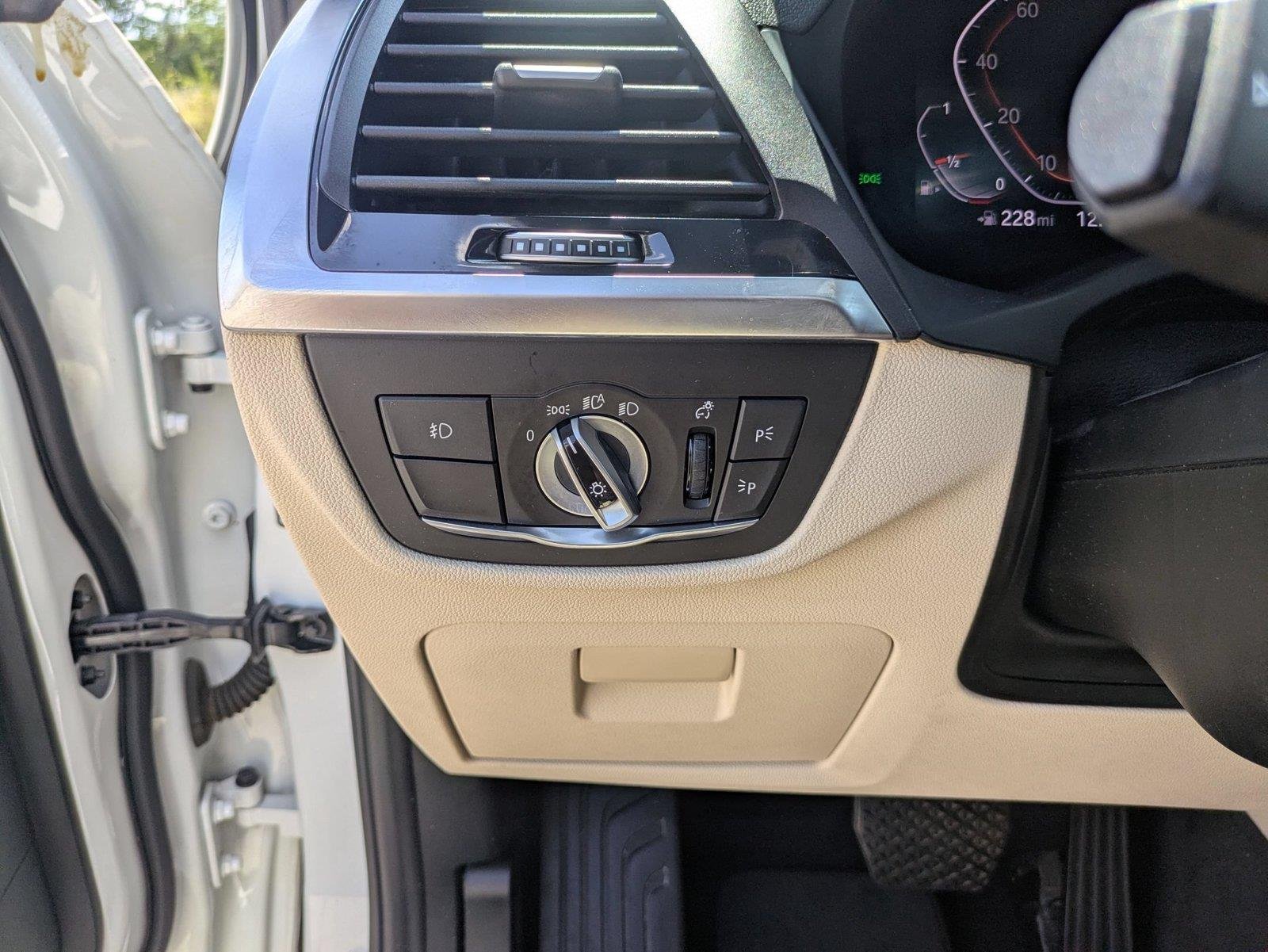 Used 2020 Alpine White BMW sDrive30i image 15