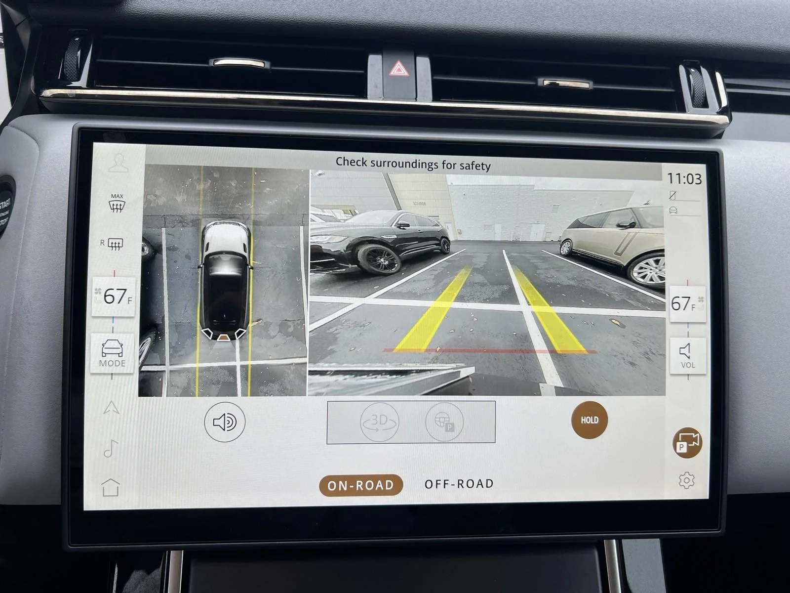 New 2025 Charente Grey Premium Metallic Land Rover Dynamic SE image 19