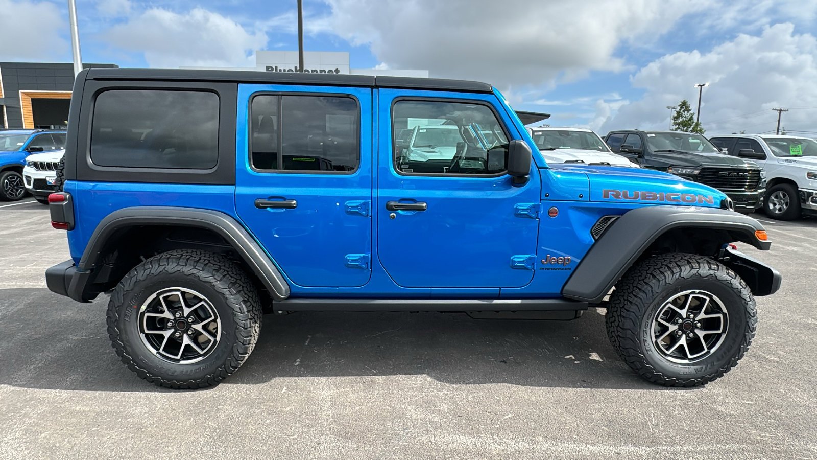 New 2026 Hydro Blue Pearl-Coat Exterior Paint Jeep Rubicon image 4