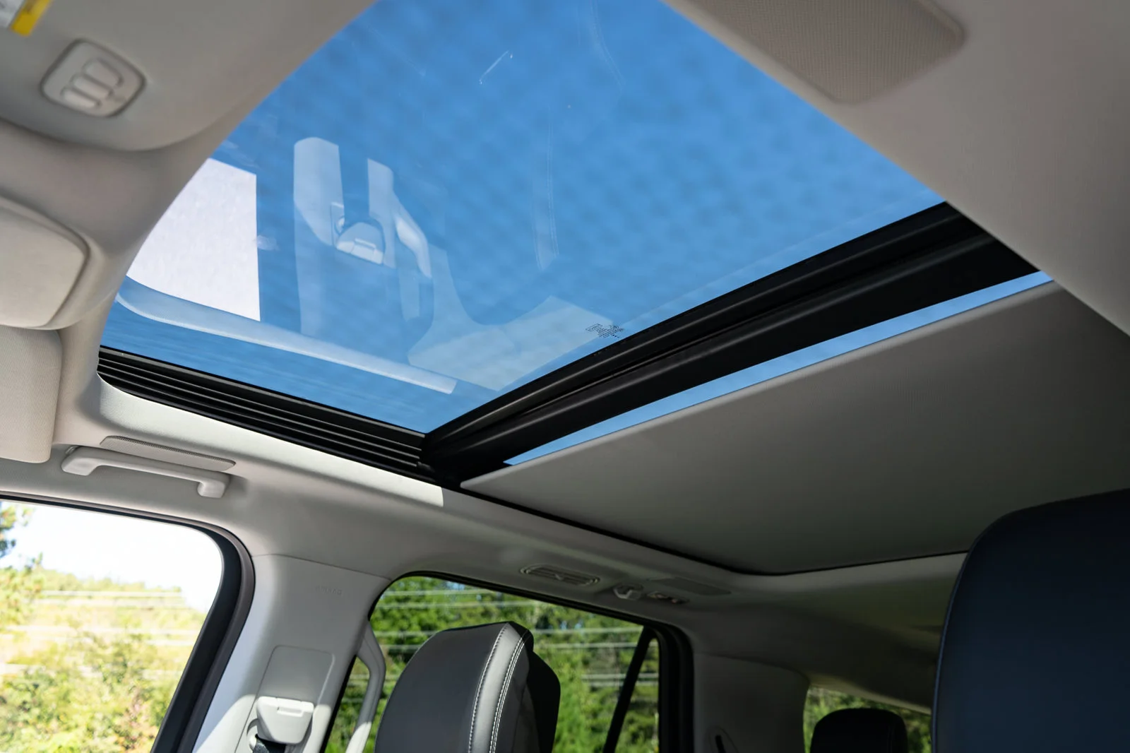 Used 2027 White Ford Platinum image 29