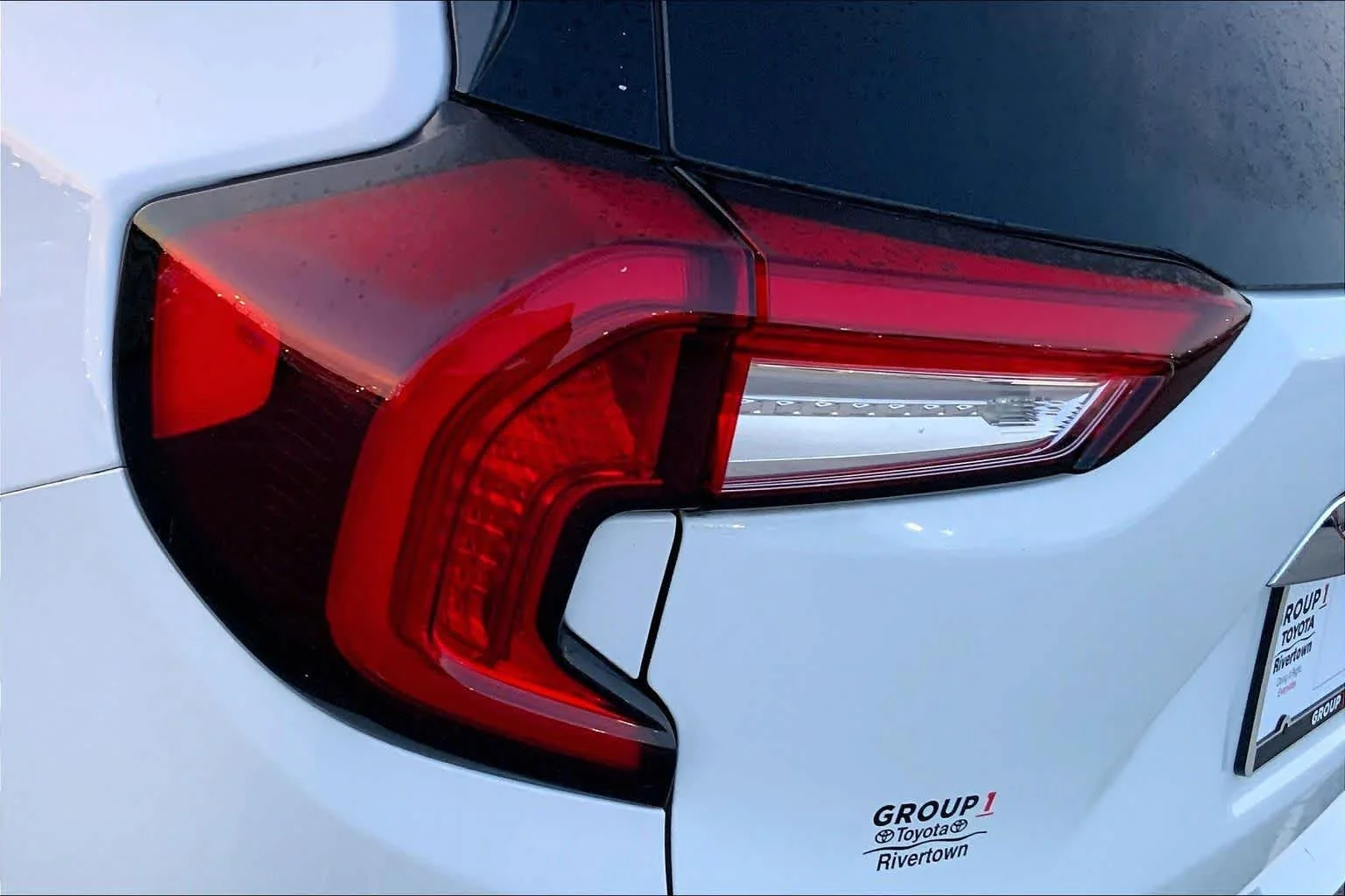 Used 2024 Summit White GMC SLE image 25