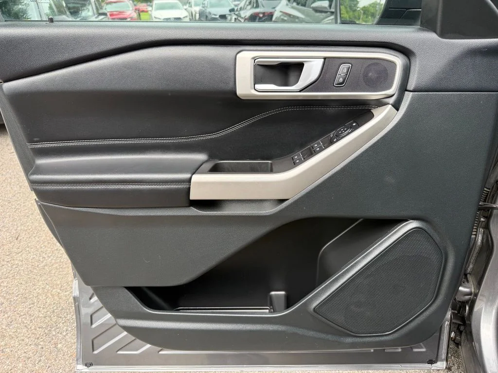 Used 2023 Gray Ford XLT image 24
