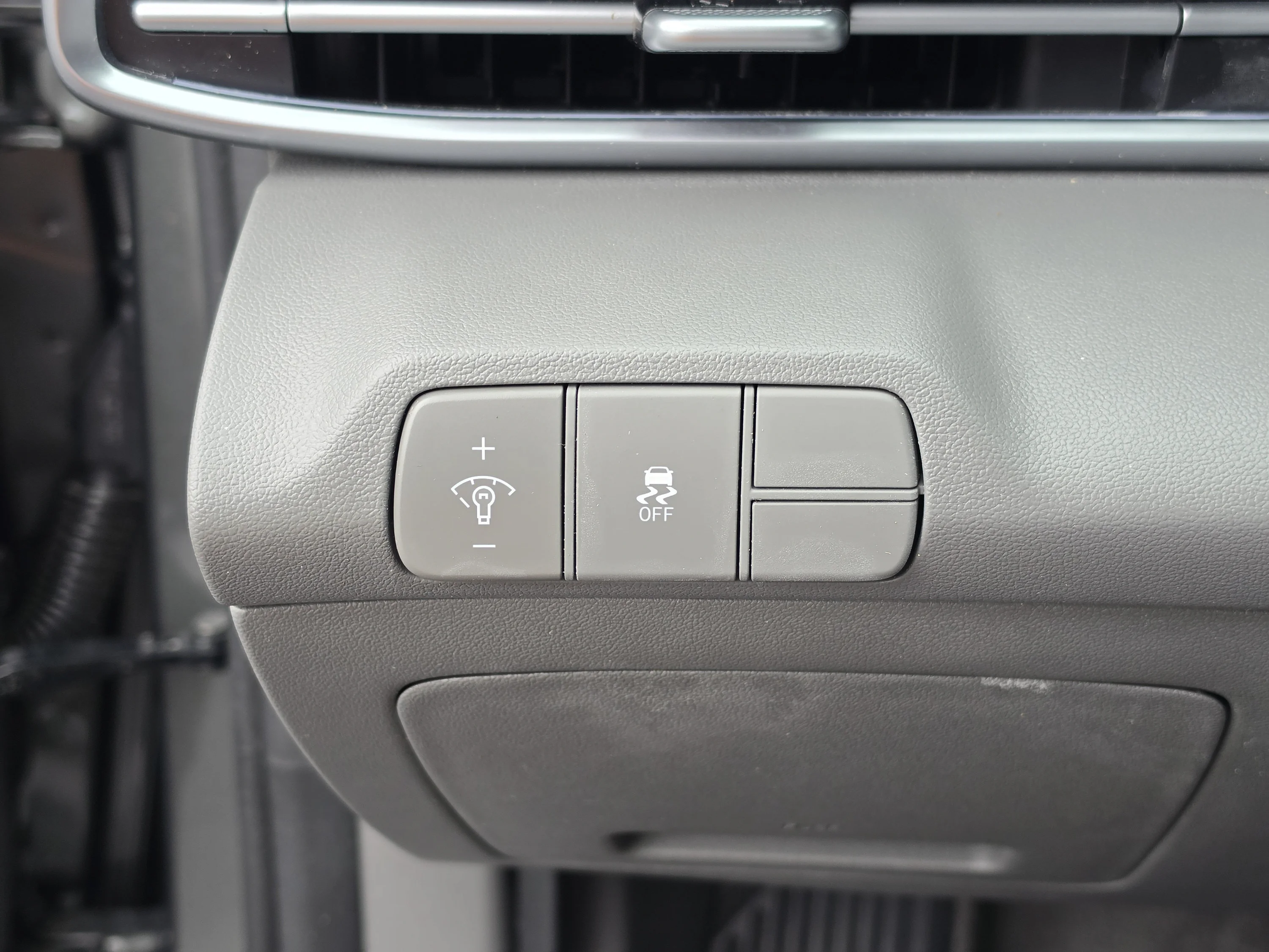 Used 2025 Amazon Gray Hyundai SEL Convenience image 31