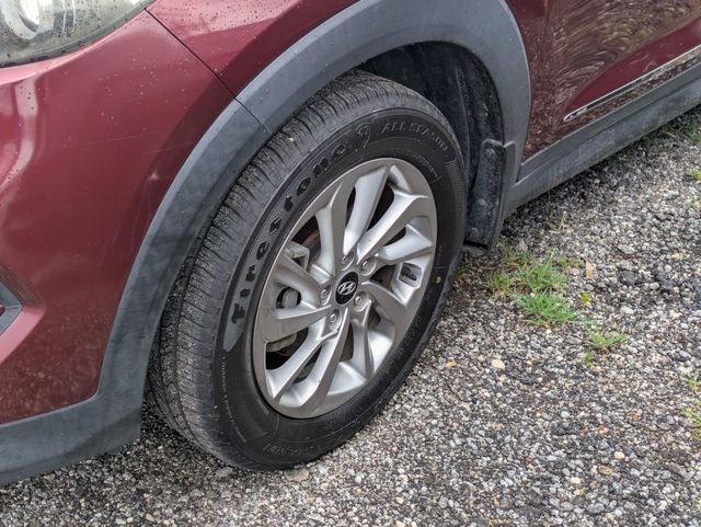 Used 2016 Red Hyundai SE image 5