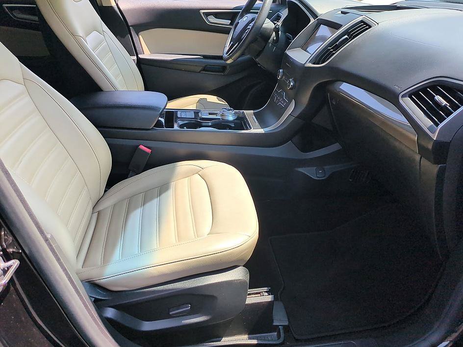Used 2020 Black Ford SEL image 35