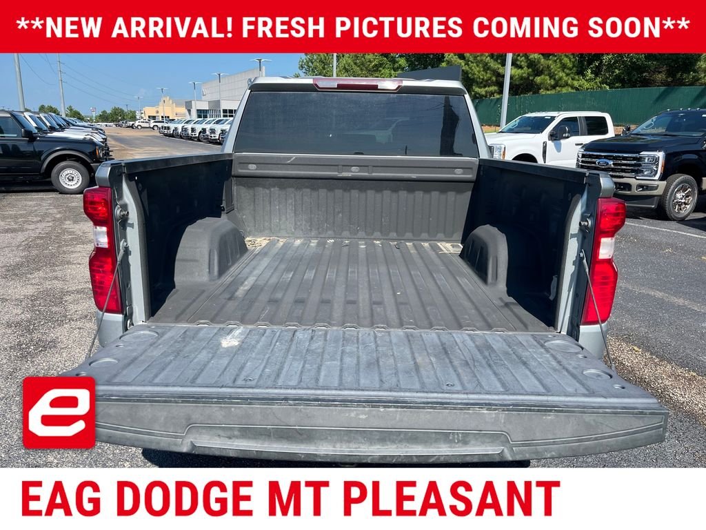 Used 2023 Gray Chevrolet Custom image 5
