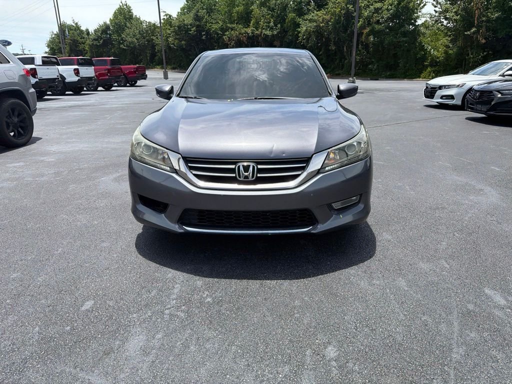 Used 2013  Honda Sport image 2