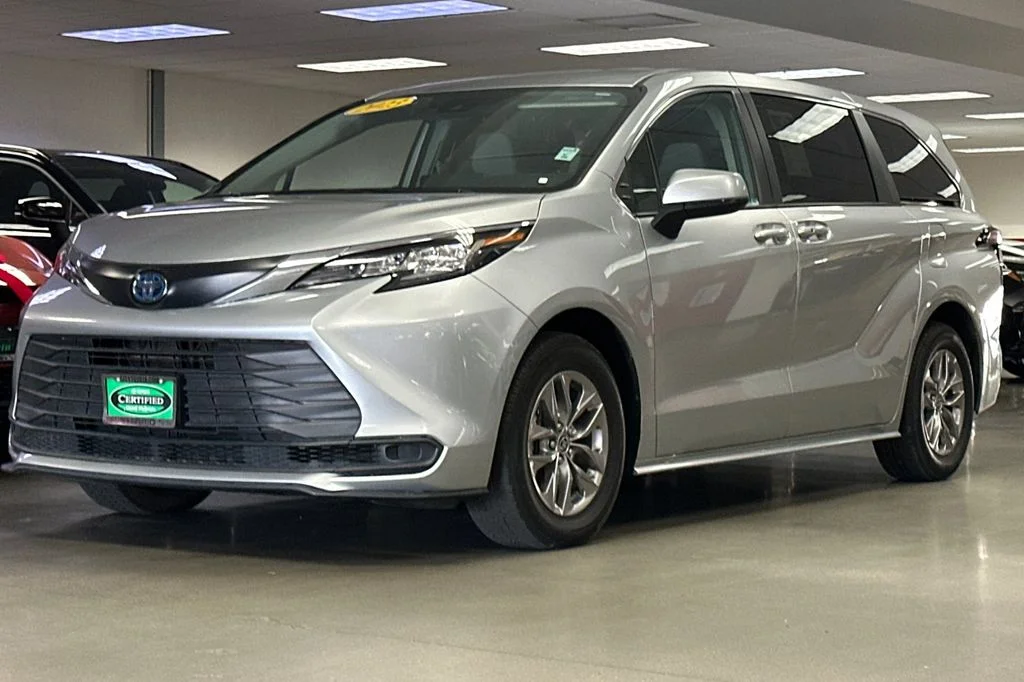 Used 2023 Silver Toyota LE image 8