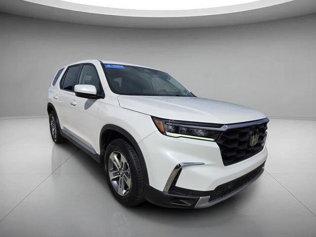 Used 2024 Platinum White Pearl Honda EX-L w/Rear Captain