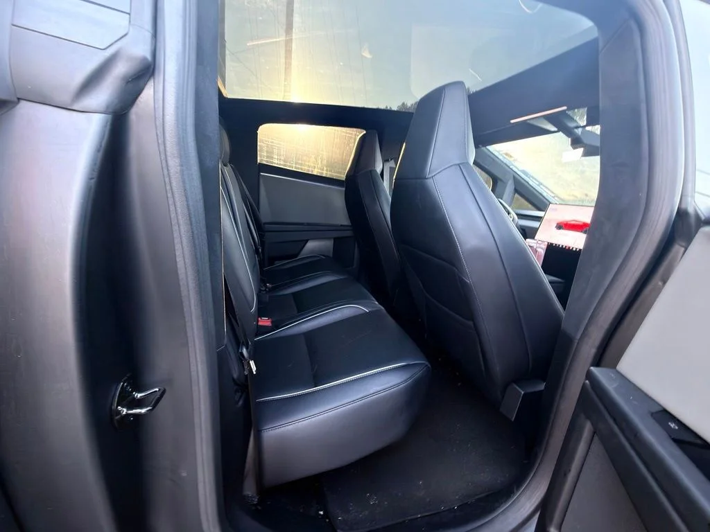 Used 2025  Tesla Base image 11