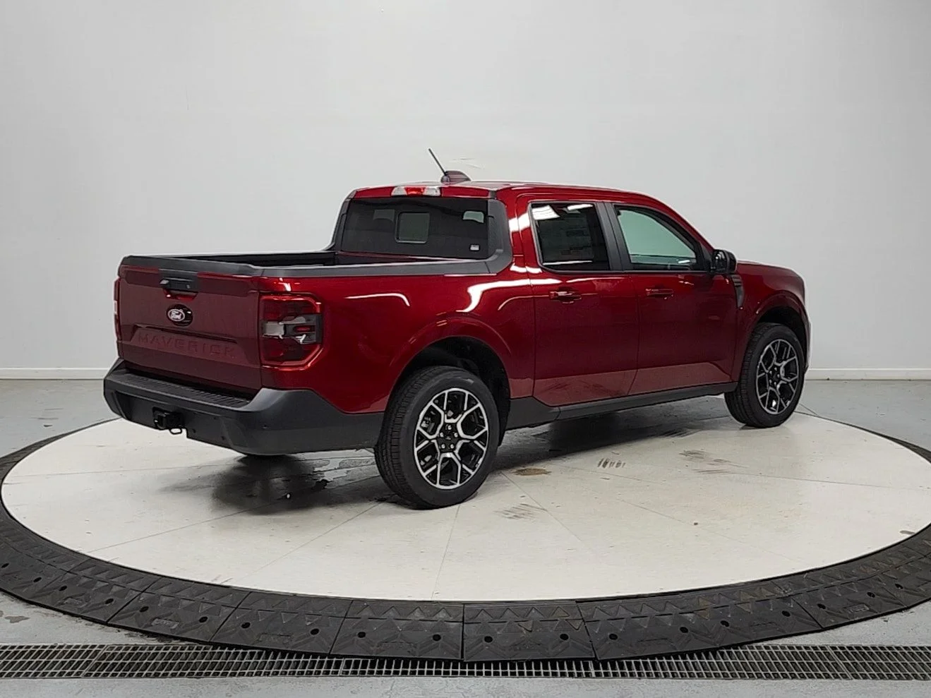 New 2026 Ruby Red Metallic Tinted Clearcoat Ford Lariat® image 7