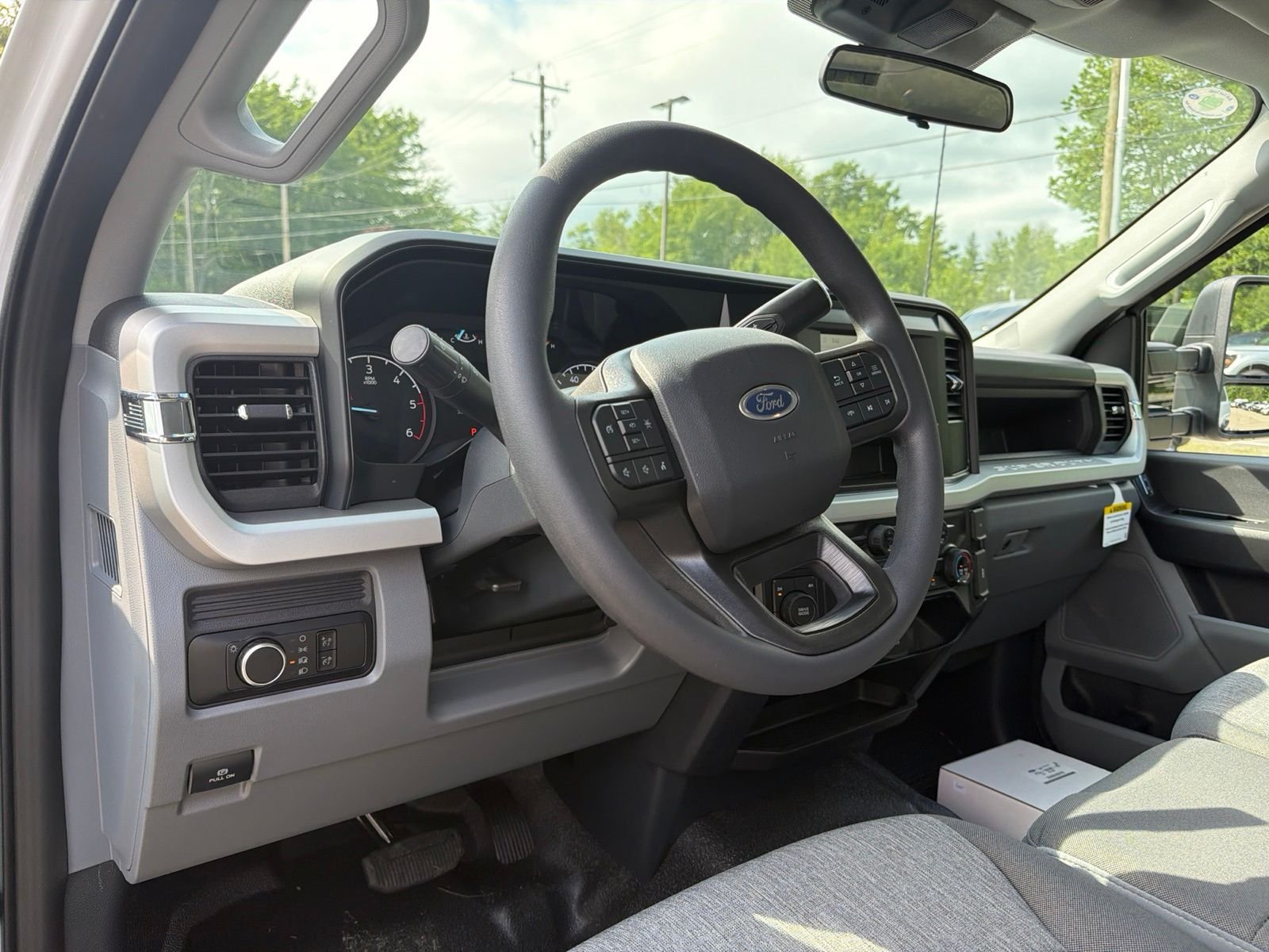 New 2026 Oxford White Ford F-550® XL image 17