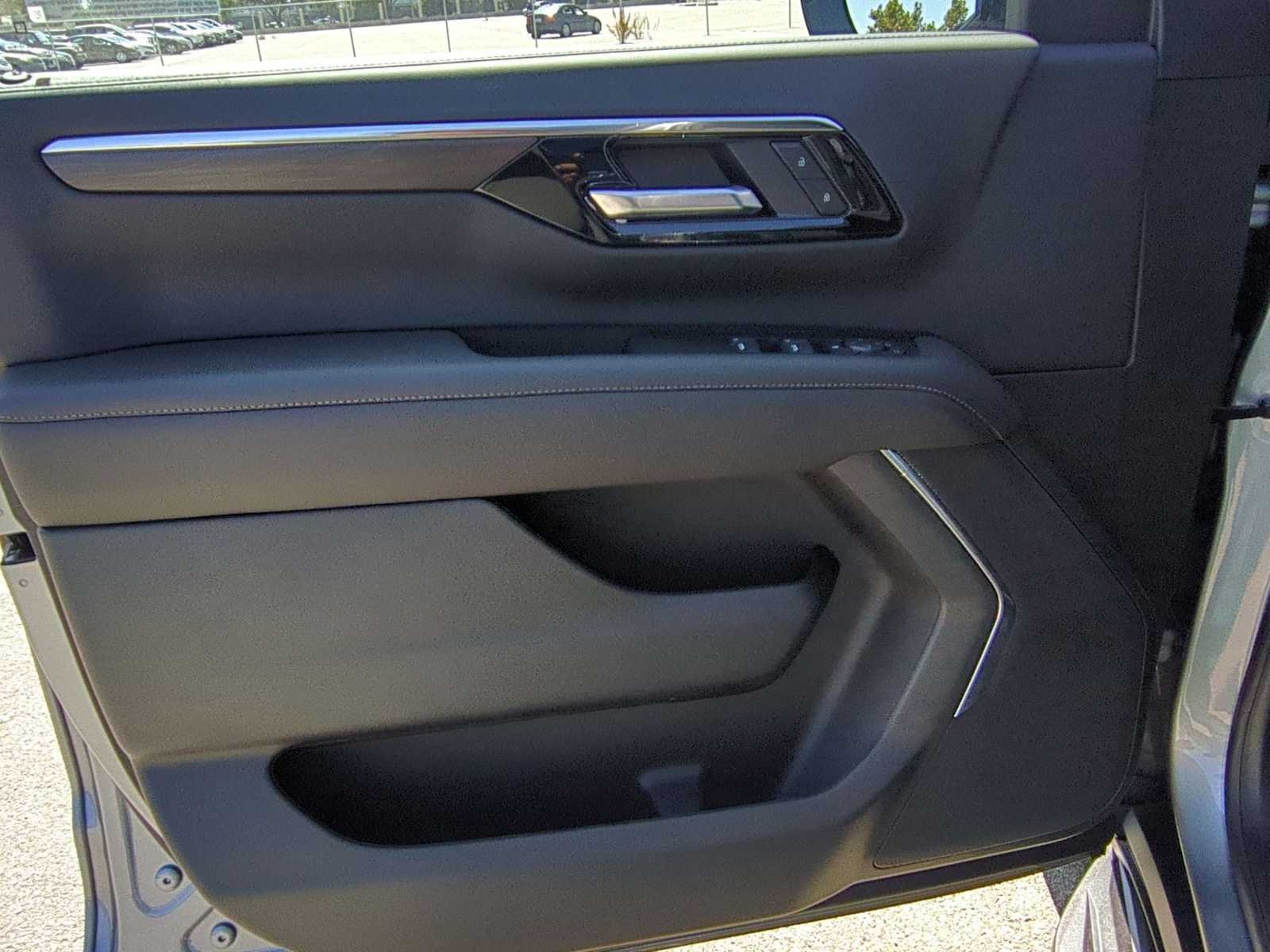 2026 Chevrolet Suburban LS - Photo 10