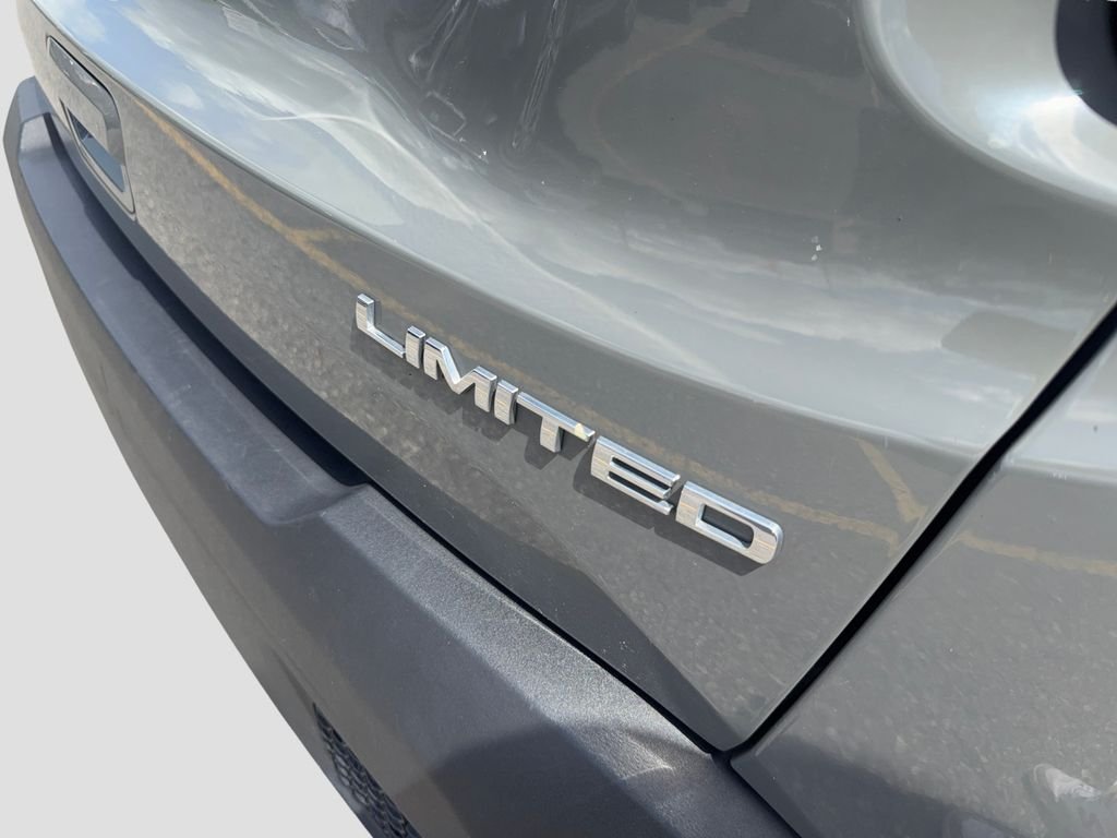 Used 2022 Gray Jeep Limited image 9