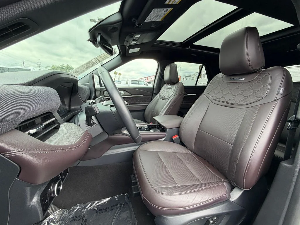 Used 2025 Gray Ford Platinum image 9