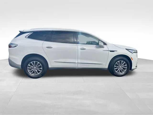 Used 2024 Summit White Buick Essence image 7