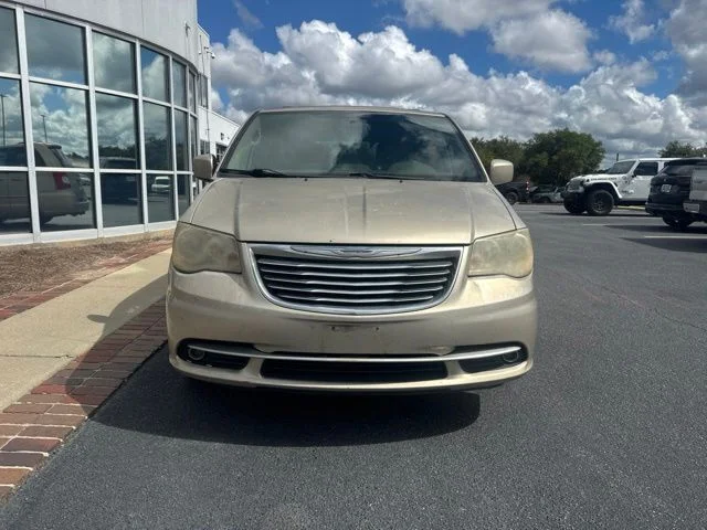 Used 2013 Beige Chrysler Touring image 3