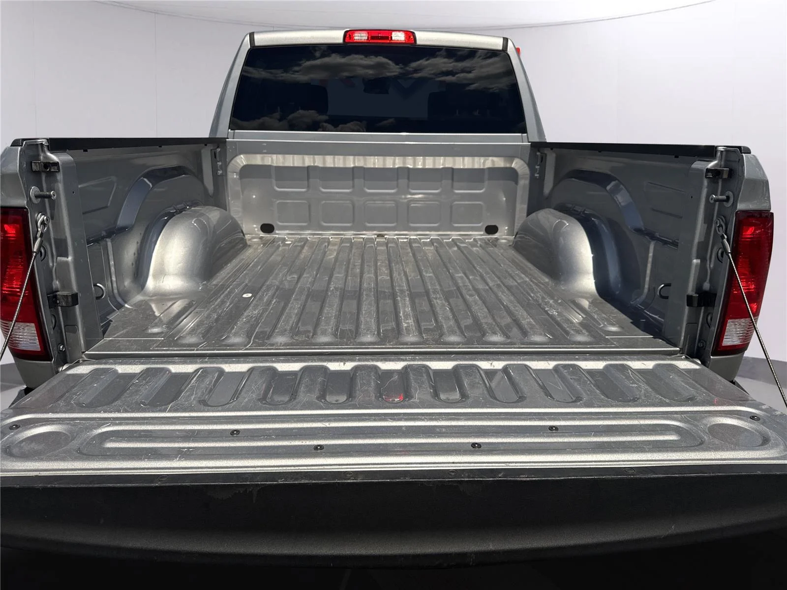 Used 2022 Billet Silver Metallic Clearcoat Ram Tradesman image 34