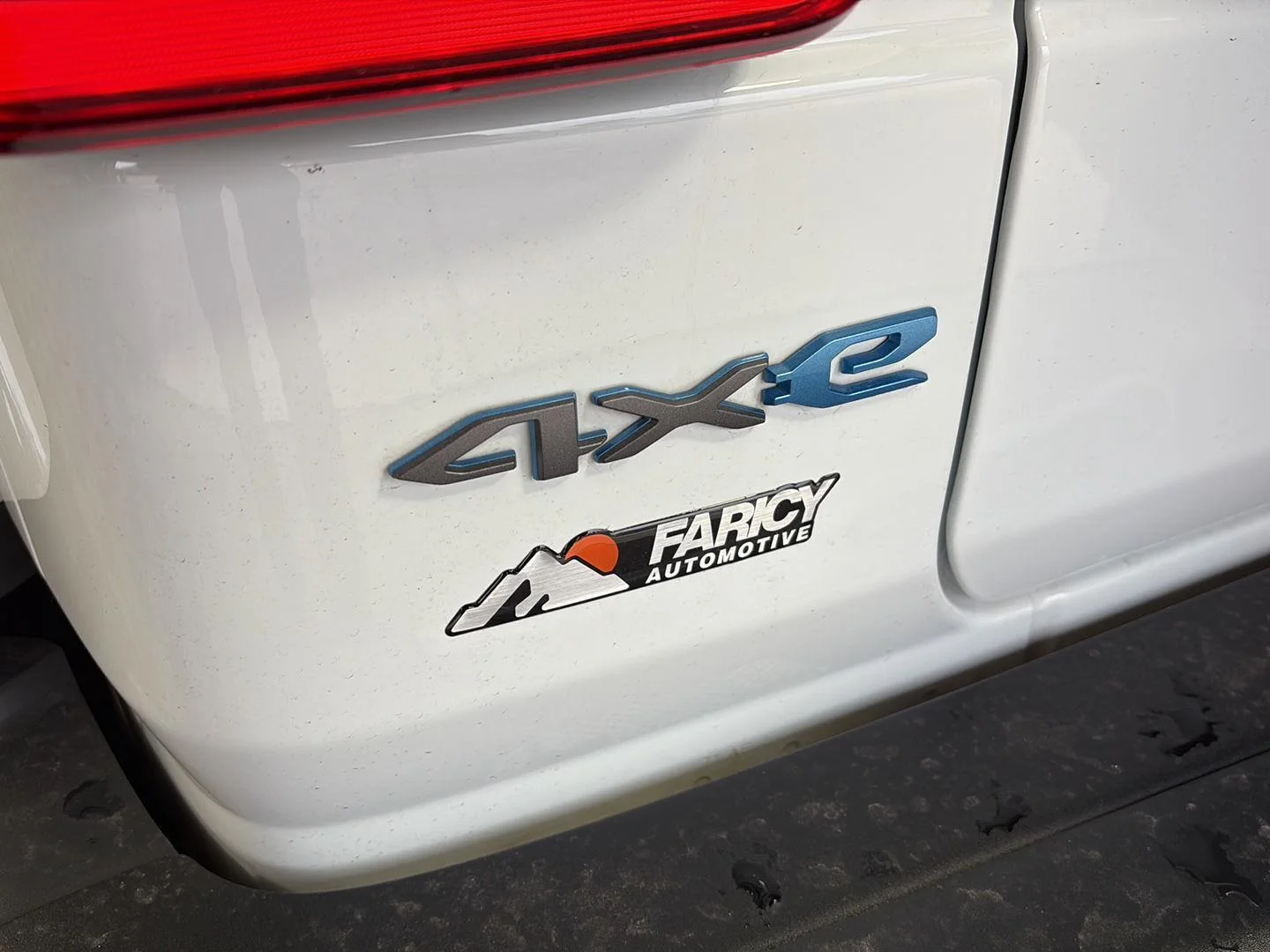 Used 2025 Bright White Clearcoat Jeep Rubicon X image 8