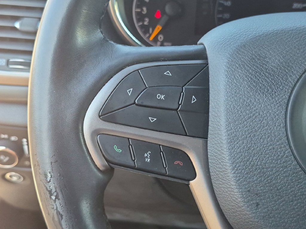 Used 2021 White Jeep Laredo image 20
