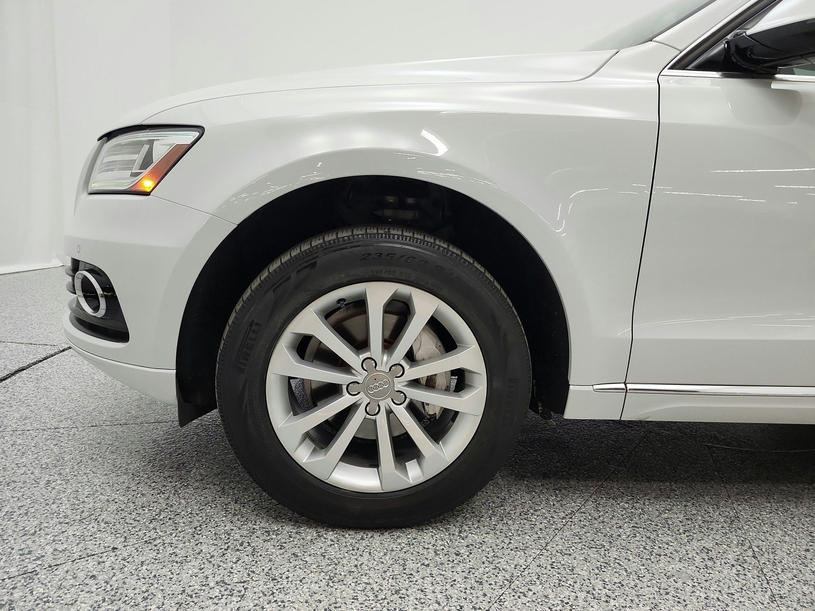 Used 2016 Glacier White Metallic Audi quattro 4dr 2.0T Premium Plus image 30