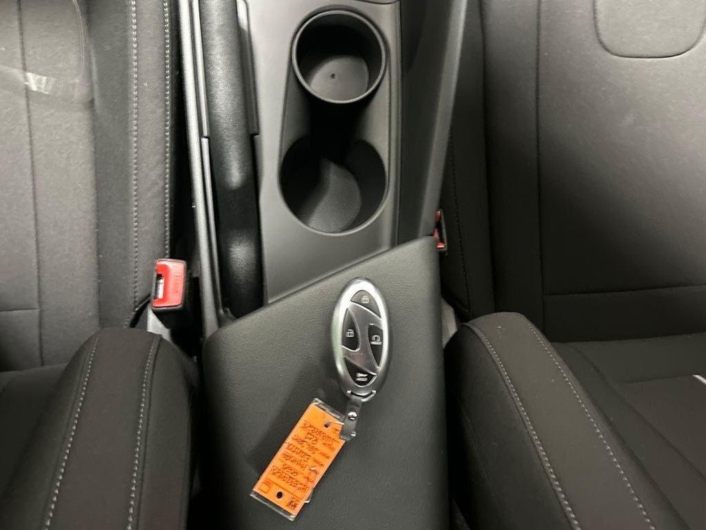 2025 Hyundai Elantra SEL - Photo 21