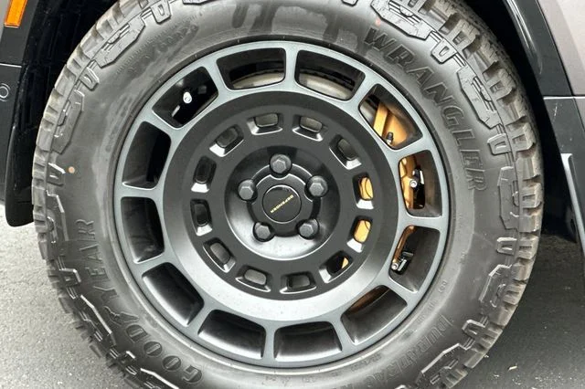 New 2026 Charente Grey Land Rover  image 24