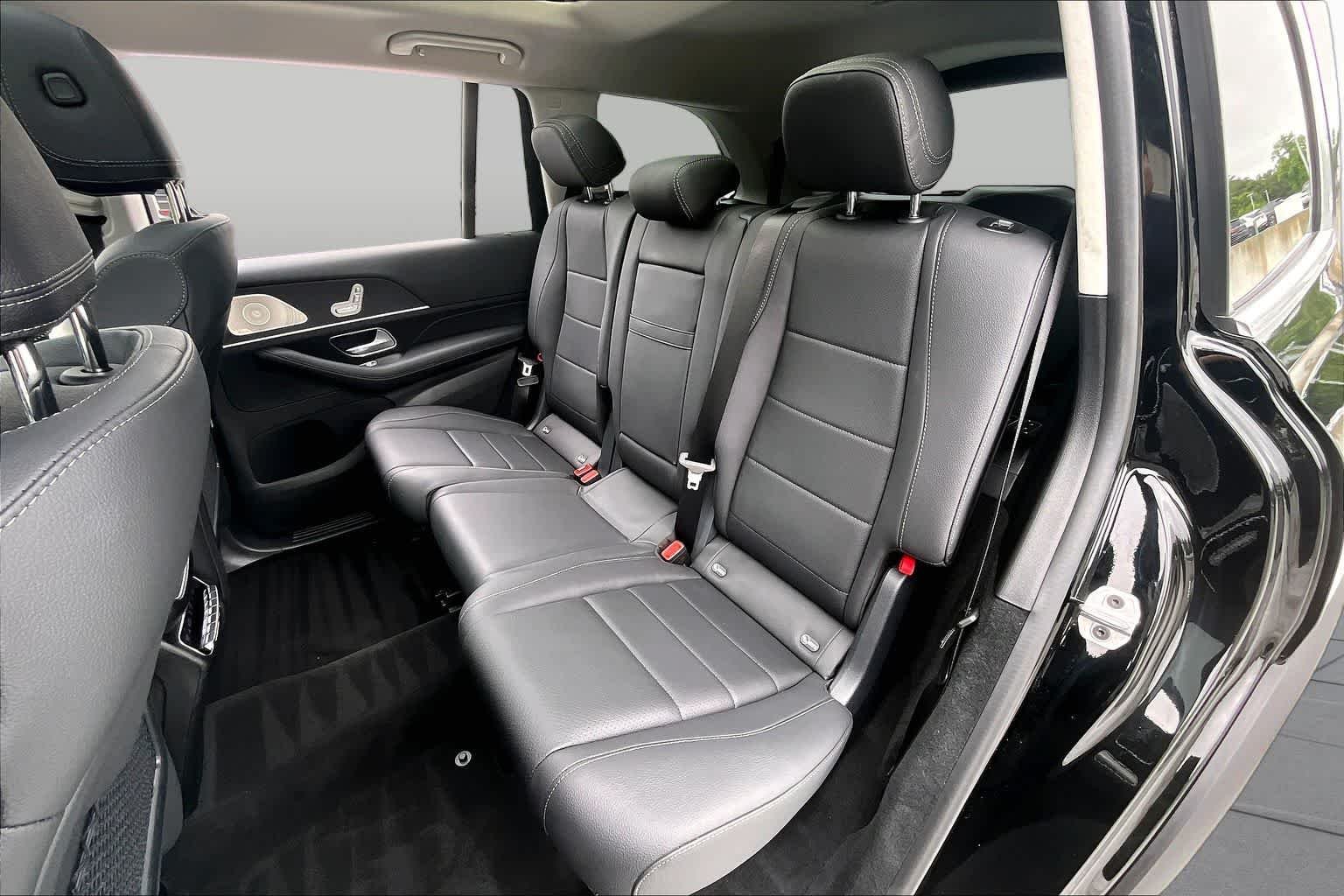 Used 2026 MANUFAKTUR Moonlight White Metallic Mercedes-Benz GLS 450 image 21