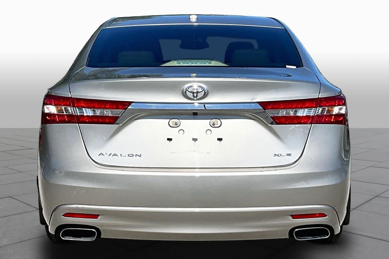 Used 2014 Creme Brulee Mica Toyota XLE image 5