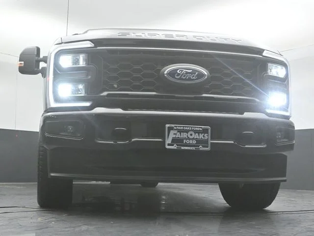 Used 2024 Agate Black Metallic Ford Lariat image 31