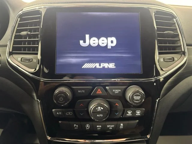 Used 2020 Billet Silver Metallic Jeep Laredo image 15