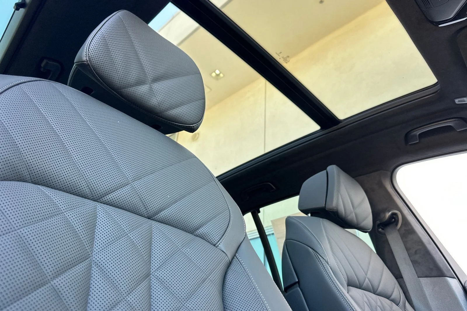 New 2026 Mineral White Metallic BMW xDrive40i image 14