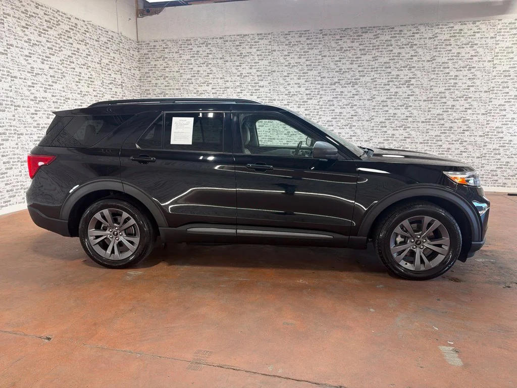 Used 2021 Agate Black Metallic Ford XLT image 8