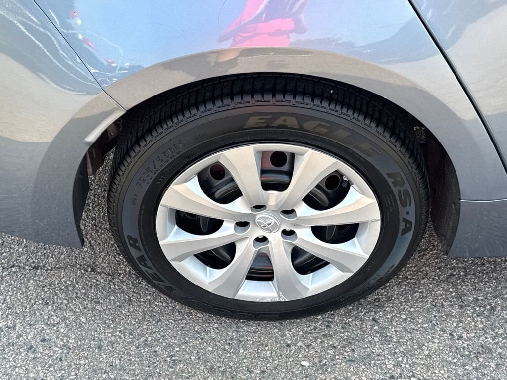 Used 2020  Toyota LE image 39