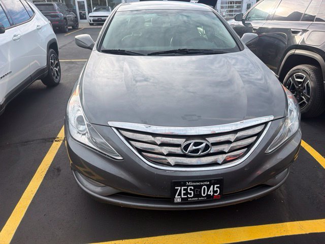 Used 2013 Gray Hyundai SE image 2