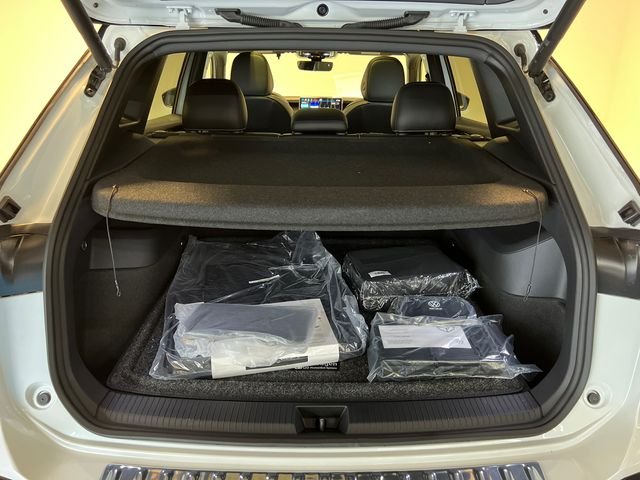 New 2026 White Volkswagen 2.0T SE R-Line Black image 5