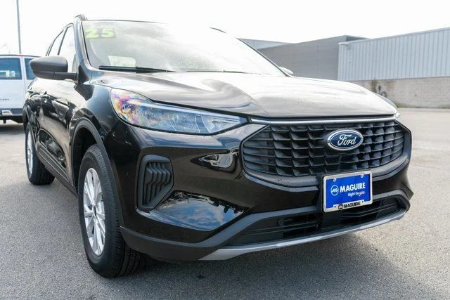 New 2025 Black Ford Active image 4