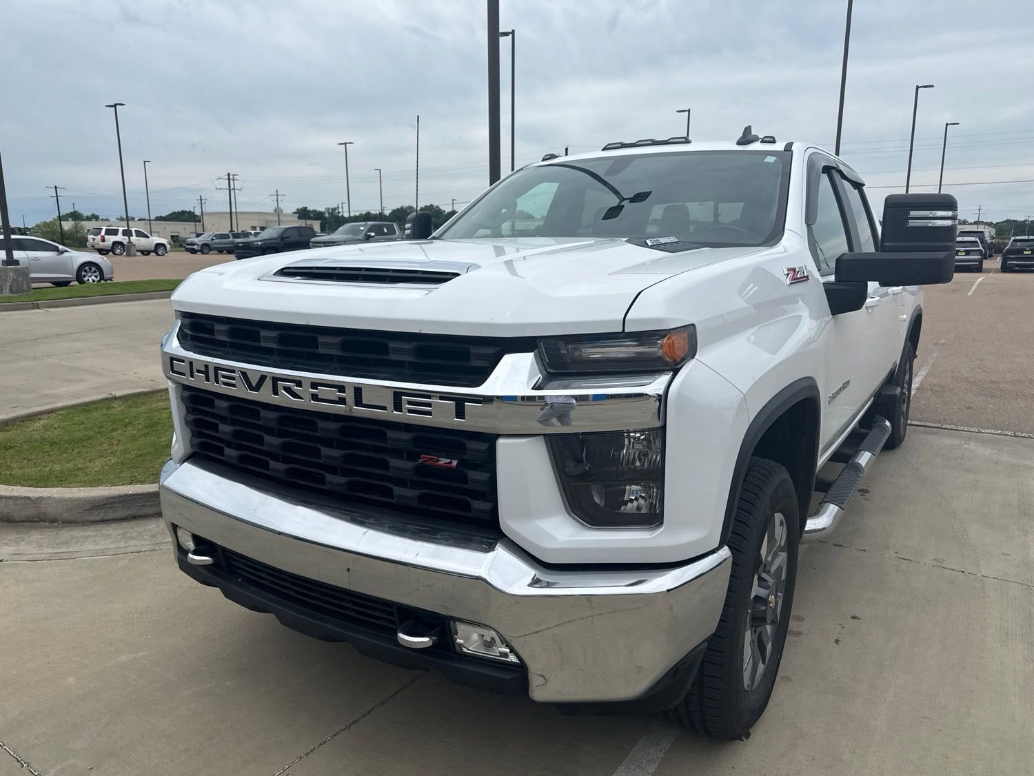 2022 Chevrolet Silverado HD LT 4WD Crew Cab Standard Box's photo