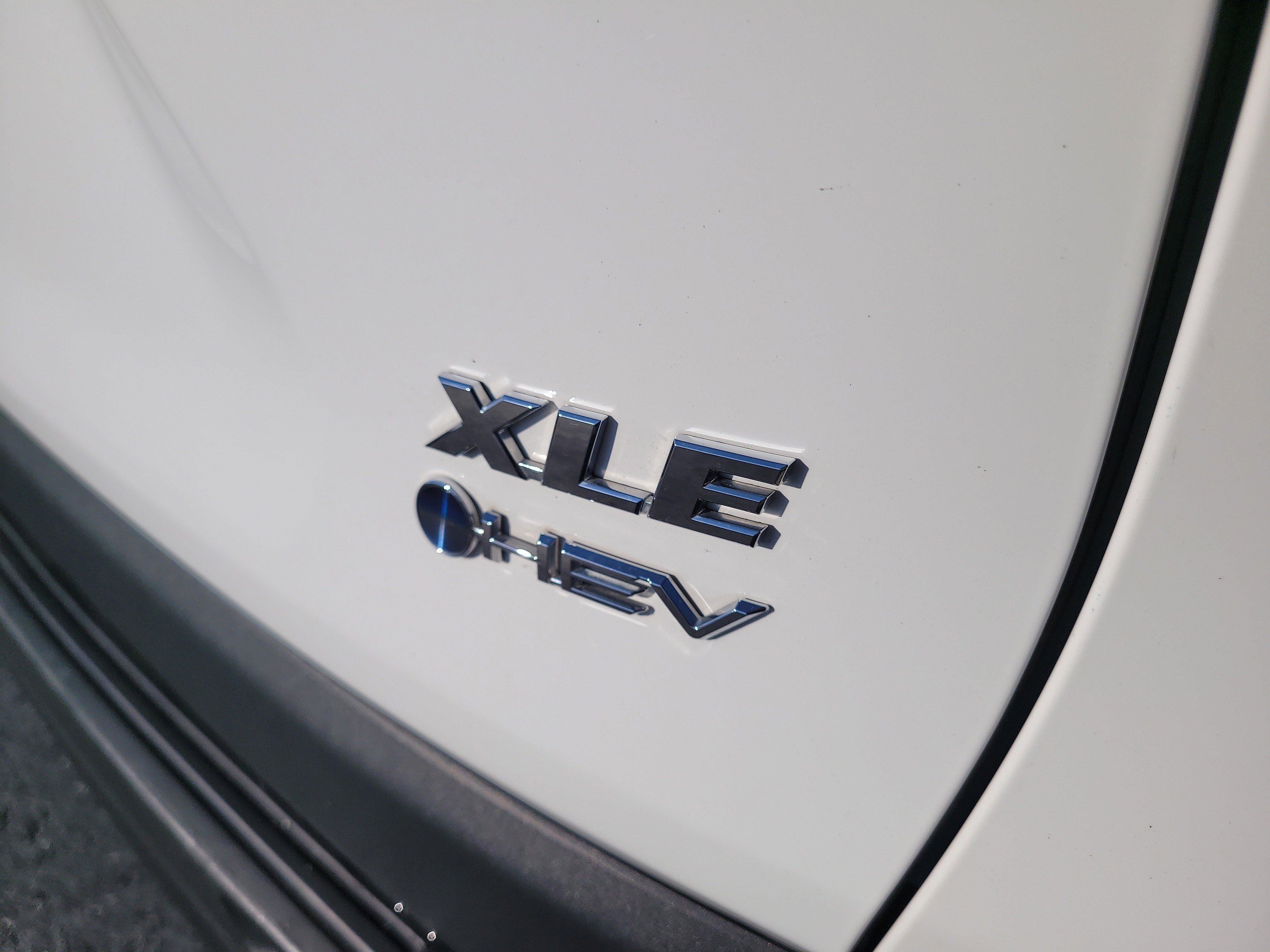 Used 2025 Ice Toyota Hybrid XLE image 9