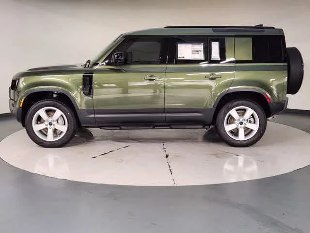 Used 2026 Woolstone Green Metallic Land Rover S image 5