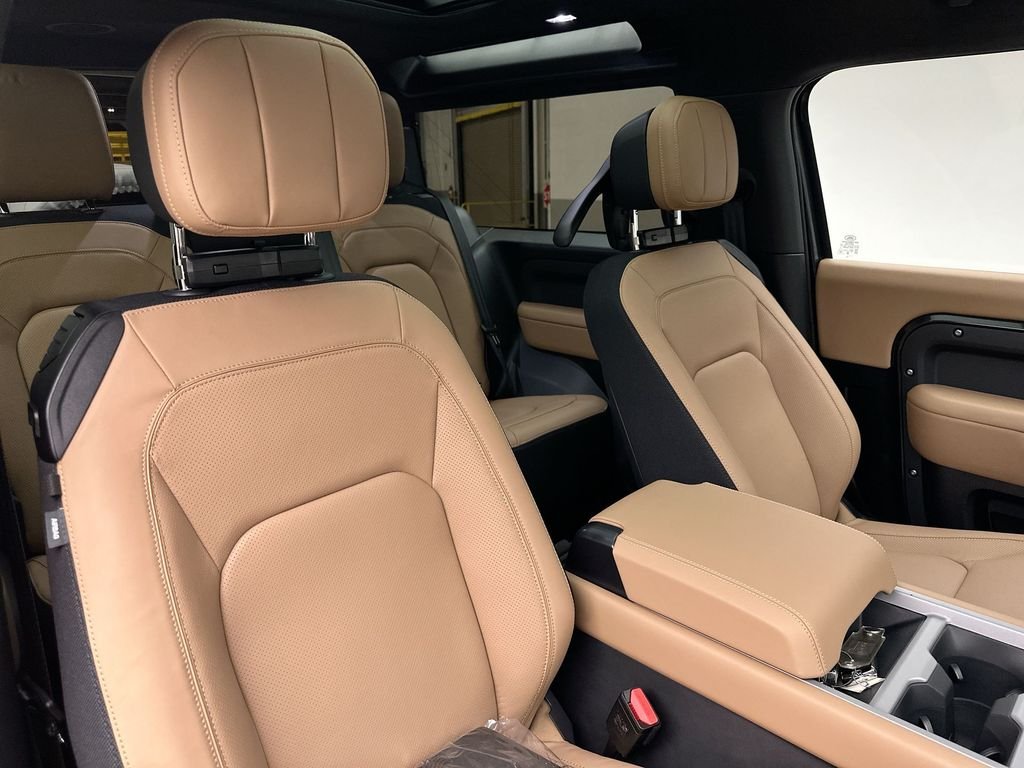New 2026 Carpathian Grey Prem Met Land Rover V8 image 6