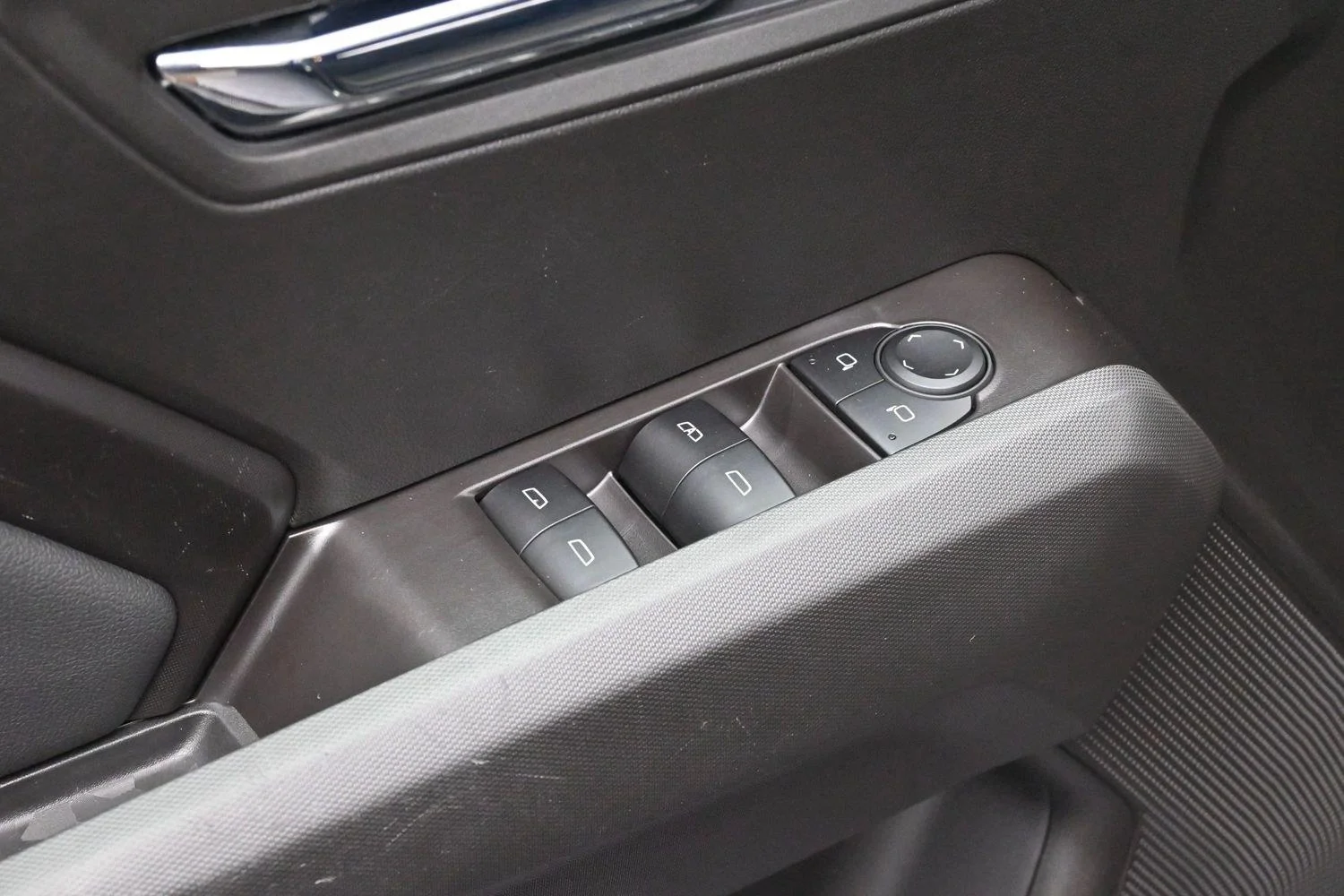 Used 2025 Onyx Black GMC Elevation image 11