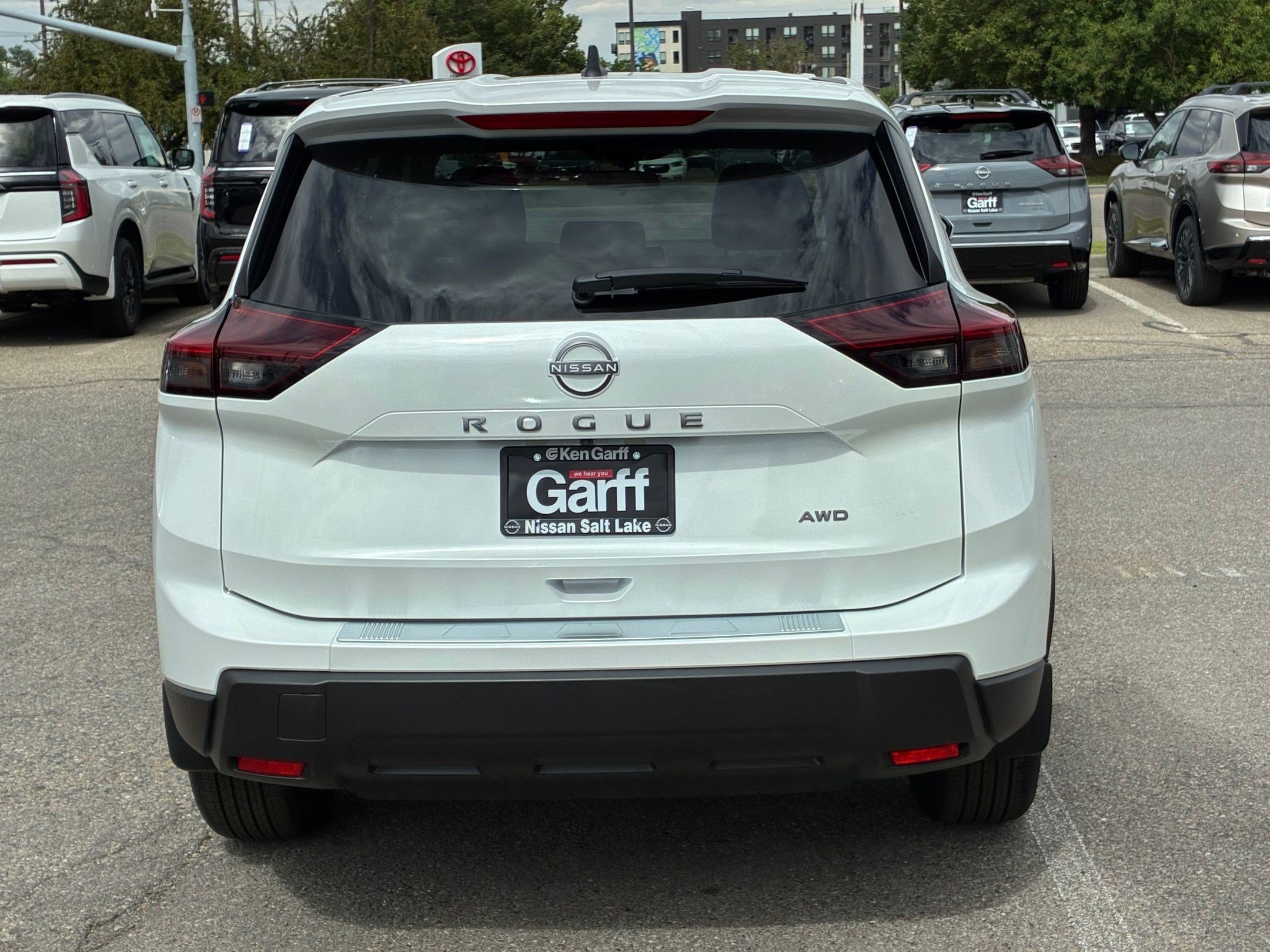 New 2026 Everest White Pearl Tricoat Nissan SV image 4