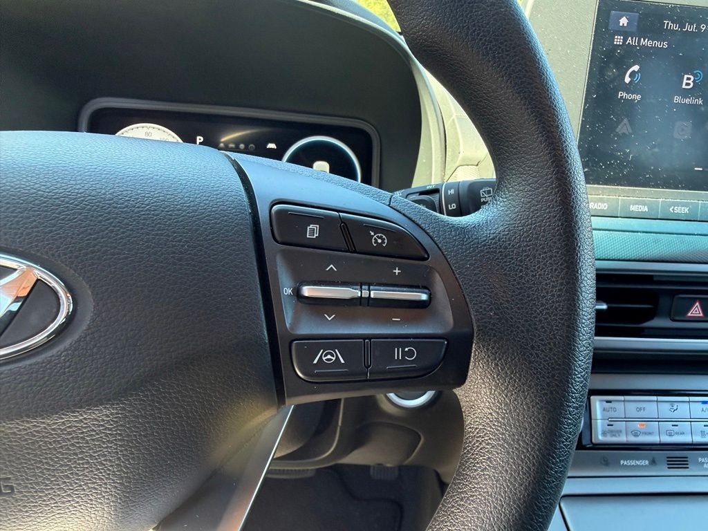 Used 2023 Lunar White w/Black Roof Hyundai SE image 12
