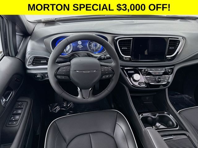 New 2027 Diamond Black Crystal Pearl-Coat Exterior Paint Chrysler Limited image 23