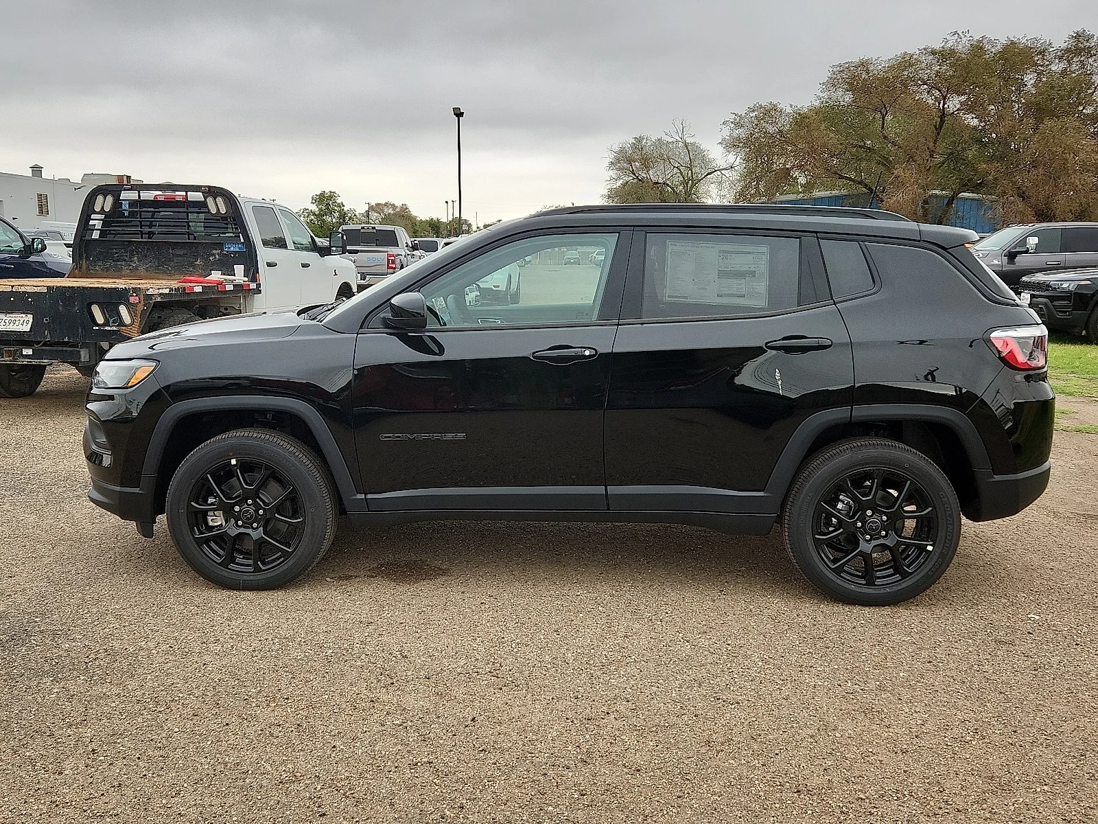 New 2026 PXJ Diamond Bla Jeep LATITUDE 4X4 image 2